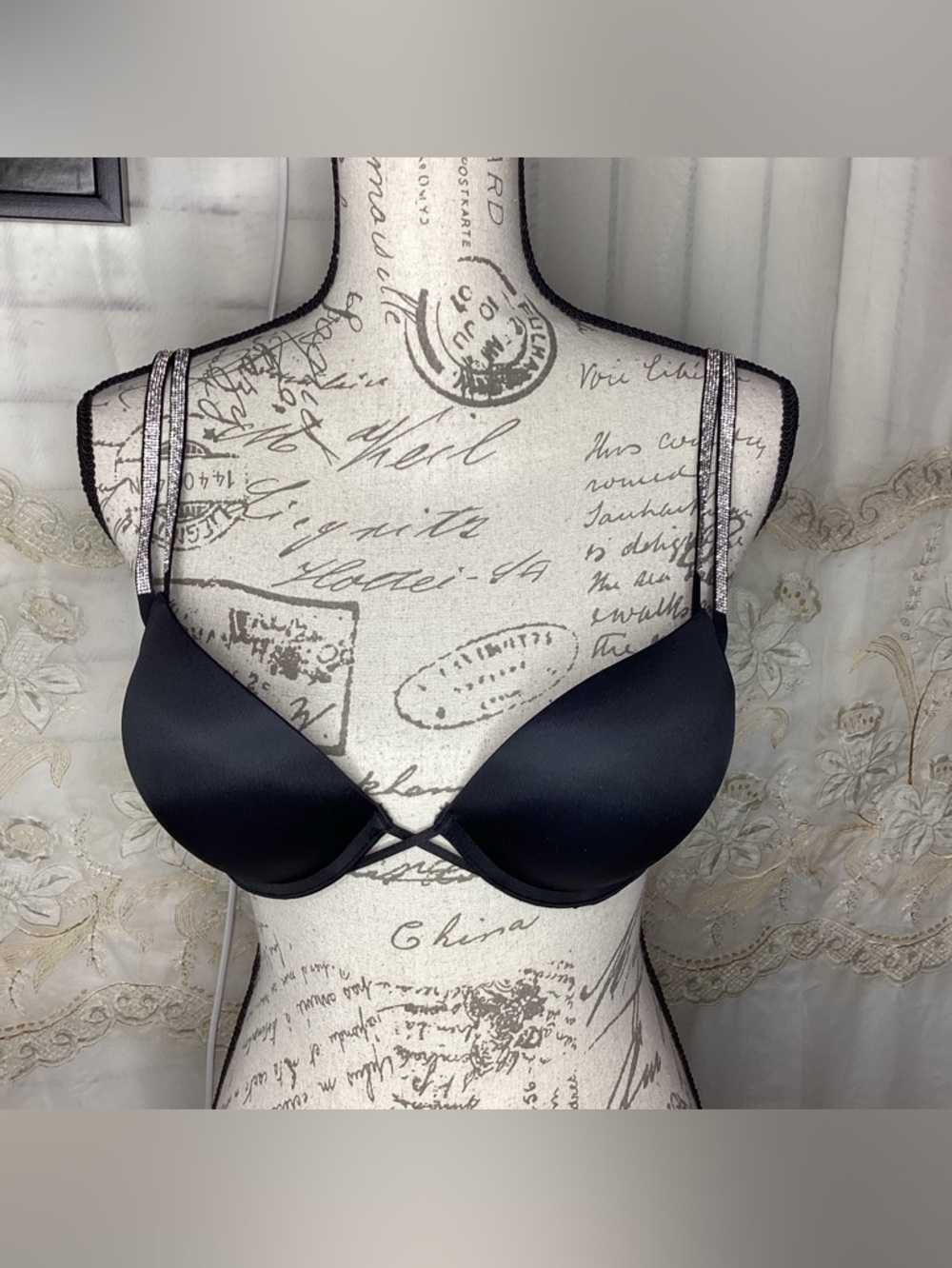 Victoria’s Secret Black Bombshell Plunge Push Up Underwire Bra 34B